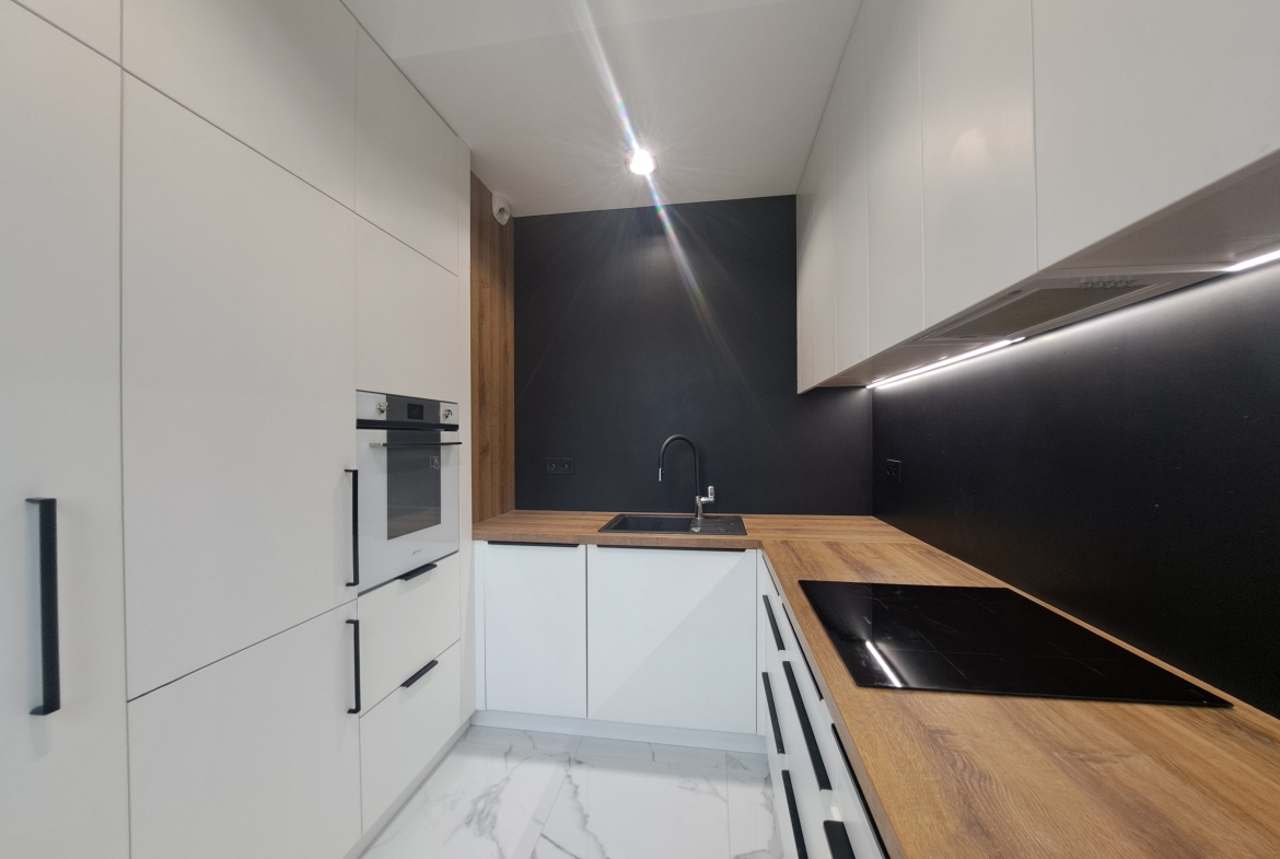 Świetna lokalizacja na styku Woli i Centrum.