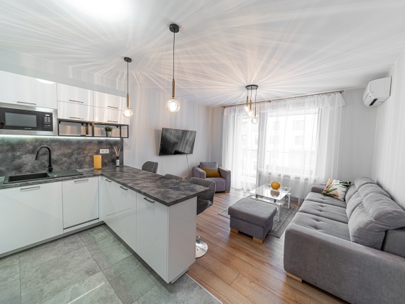 Mieszkanie 3-pok.z m.postojowym i komórką.